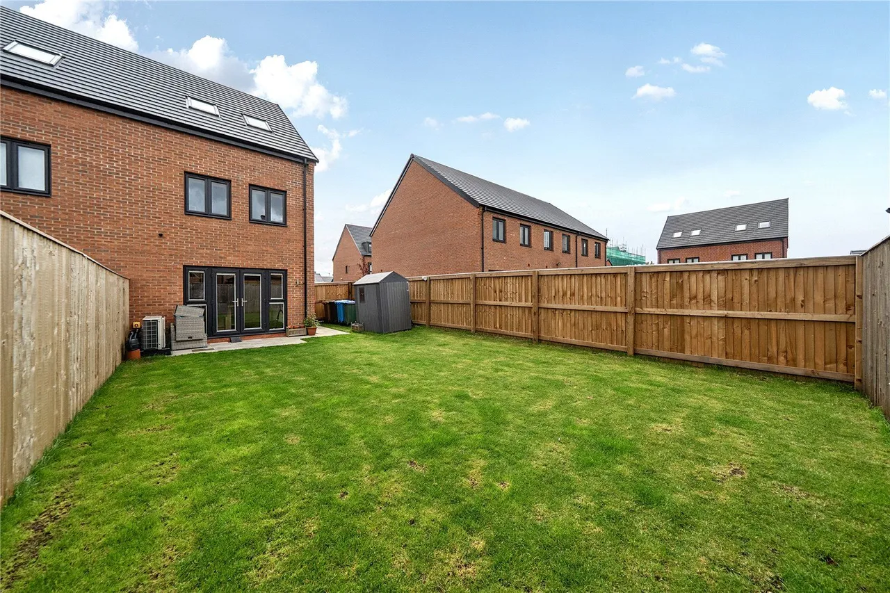 Saxon Drive, Heywood, OL10, photo 18