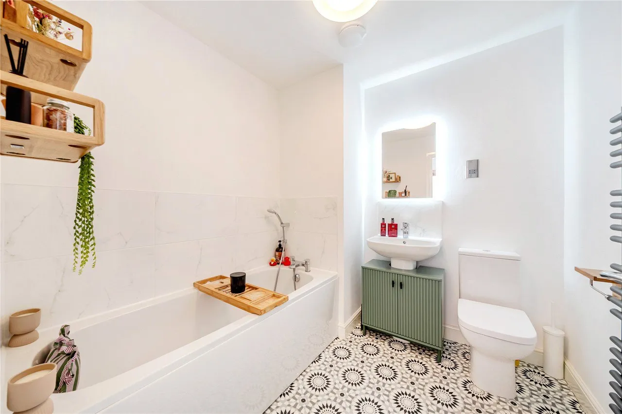 Saxon Drive, Heywood, OL10, photo 17