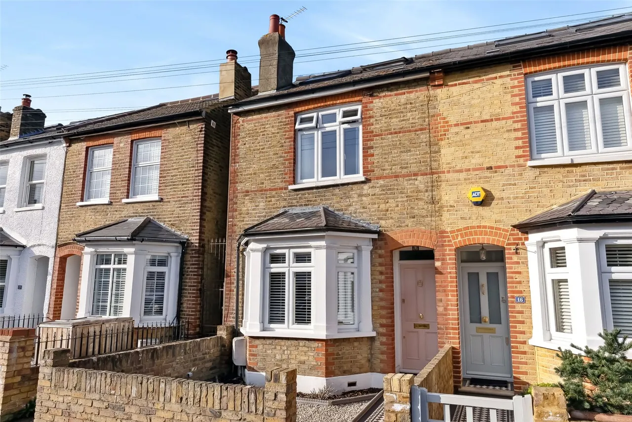 3 bed house for sale — Priory Road, Hampton, TW12 2NT