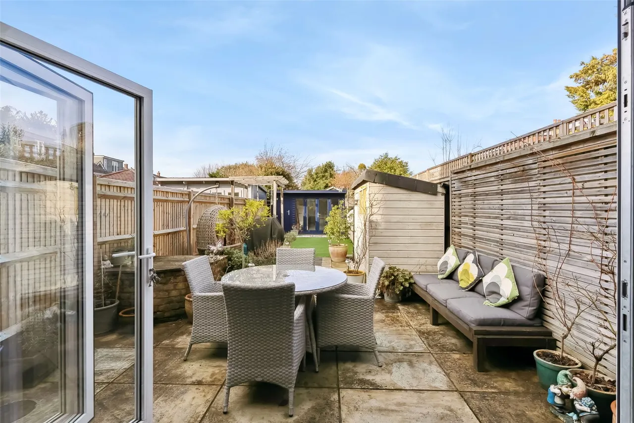 Priory Road, Hampton, TW12 2NT, photo 4