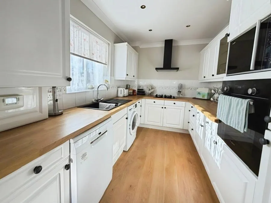 Windsor Road, Old Windsor, SL4, photo 6