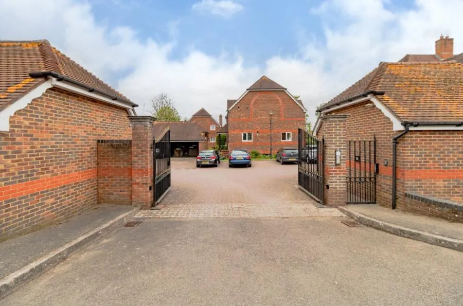 Windsor Road, Old Windsor, SL4, photo 12