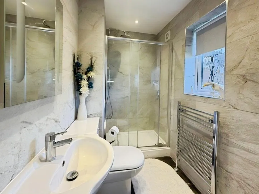 Windsor Road, Old Windsor, SL4, photo 15