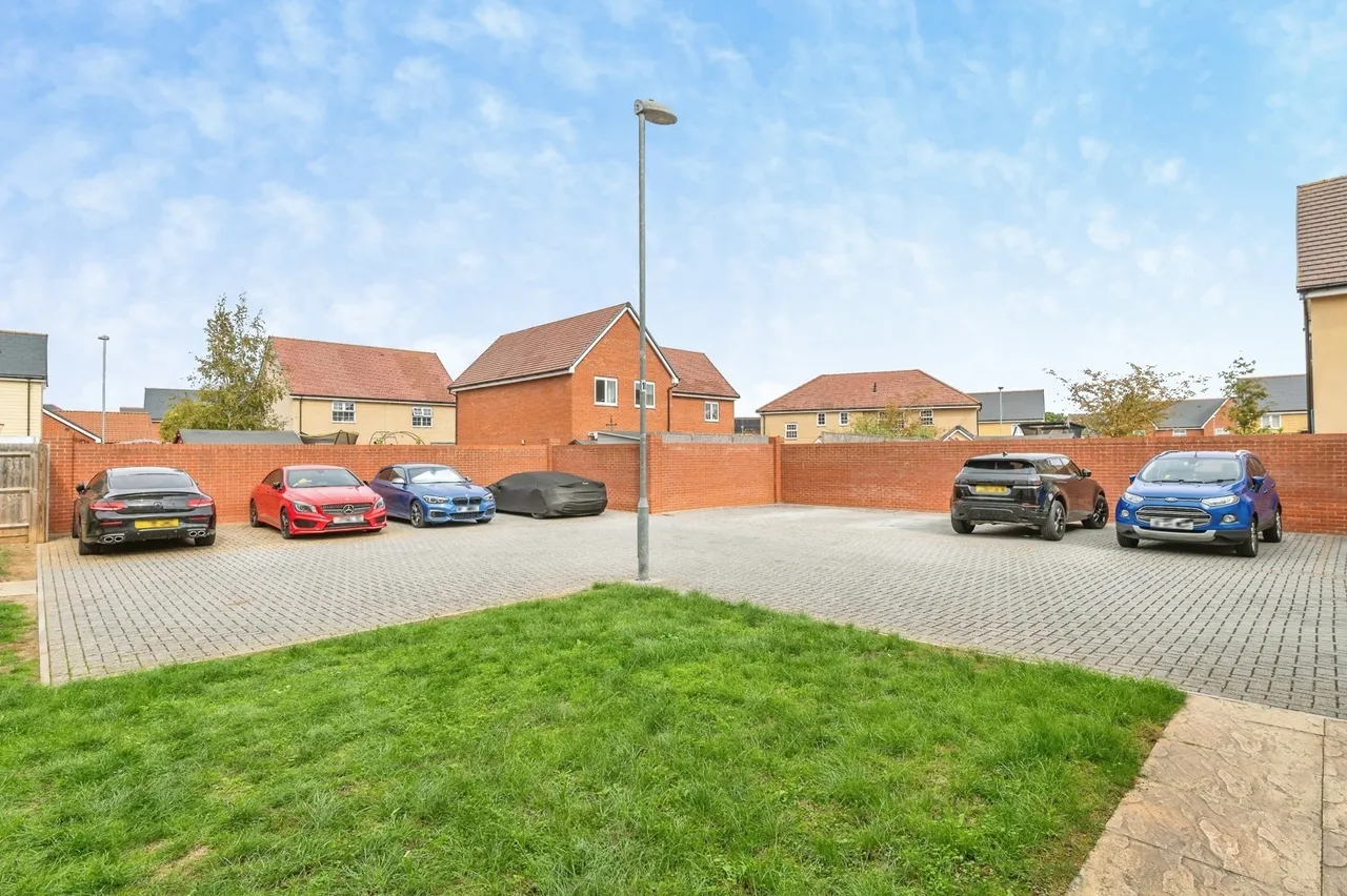 Henry Crescent, Rochford, SS4, photo 13