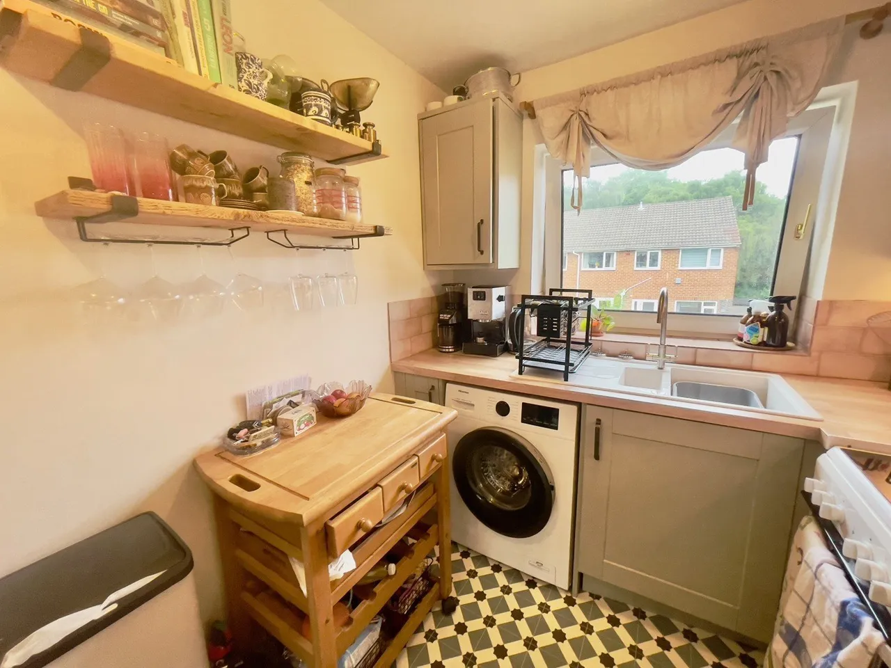 Salisbury Court, Horsforth, LS18, photo 7