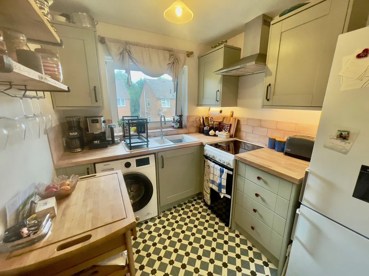 Salisbury Court, Horsforth, LS18, photo 8
