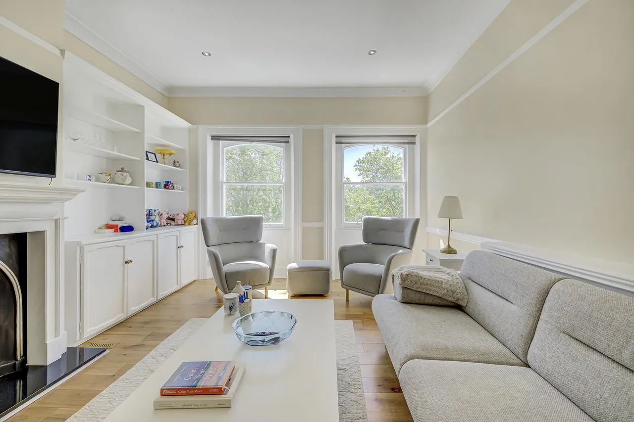 2 bed flat to rent — Beaufort Gardens Knightsbridge, London SW3 1PS