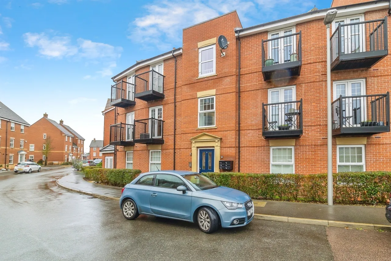 2 bed flat for sale — Summerlin Drive, Woburn Sands, Milton Keynes