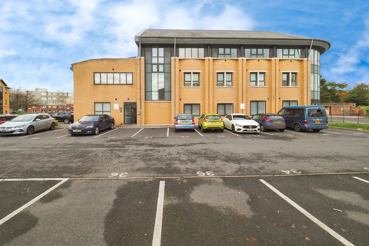 Foxhill Road East, NOTTINGHAM, Nottinghamshire, NG4, photo 10