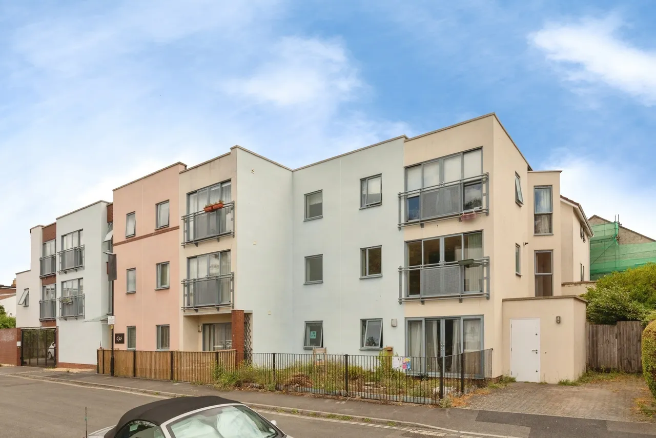 2 bed flat for sale — Myrtle Street, Bristol, Somerset, BS3