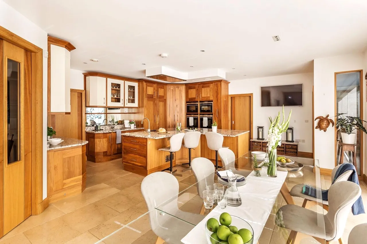 Kettlewell Close, Horsell, GU21, photo 4