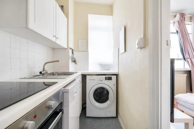 Prince Albert Road, London, NW8, photo 5