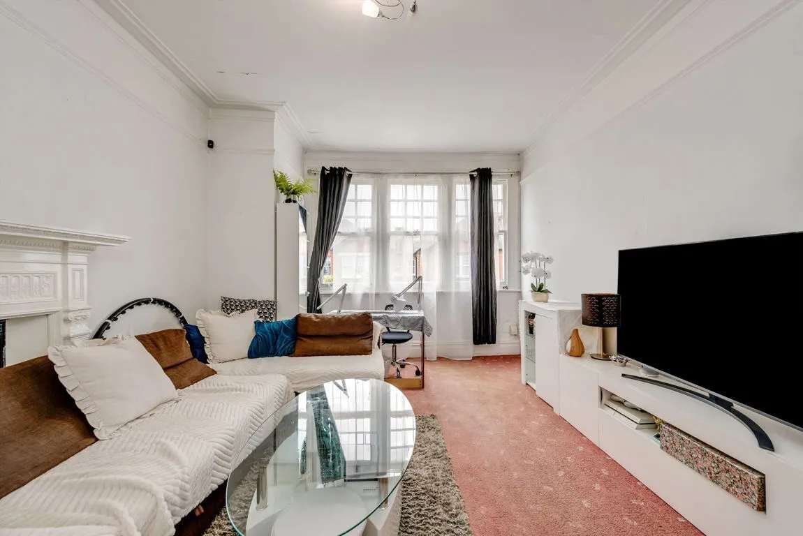 Balfour Avenue, W7, photo 2