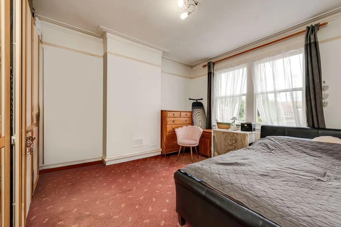 Balfour Avenue, W7, photo 4