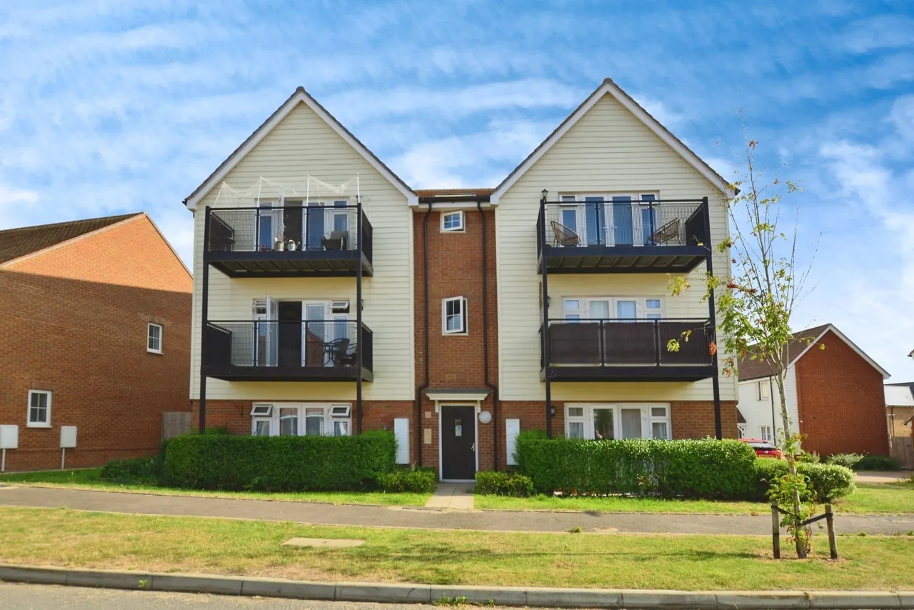 2 bed flat for sale, Pipin Crescent, Finberry, TN25