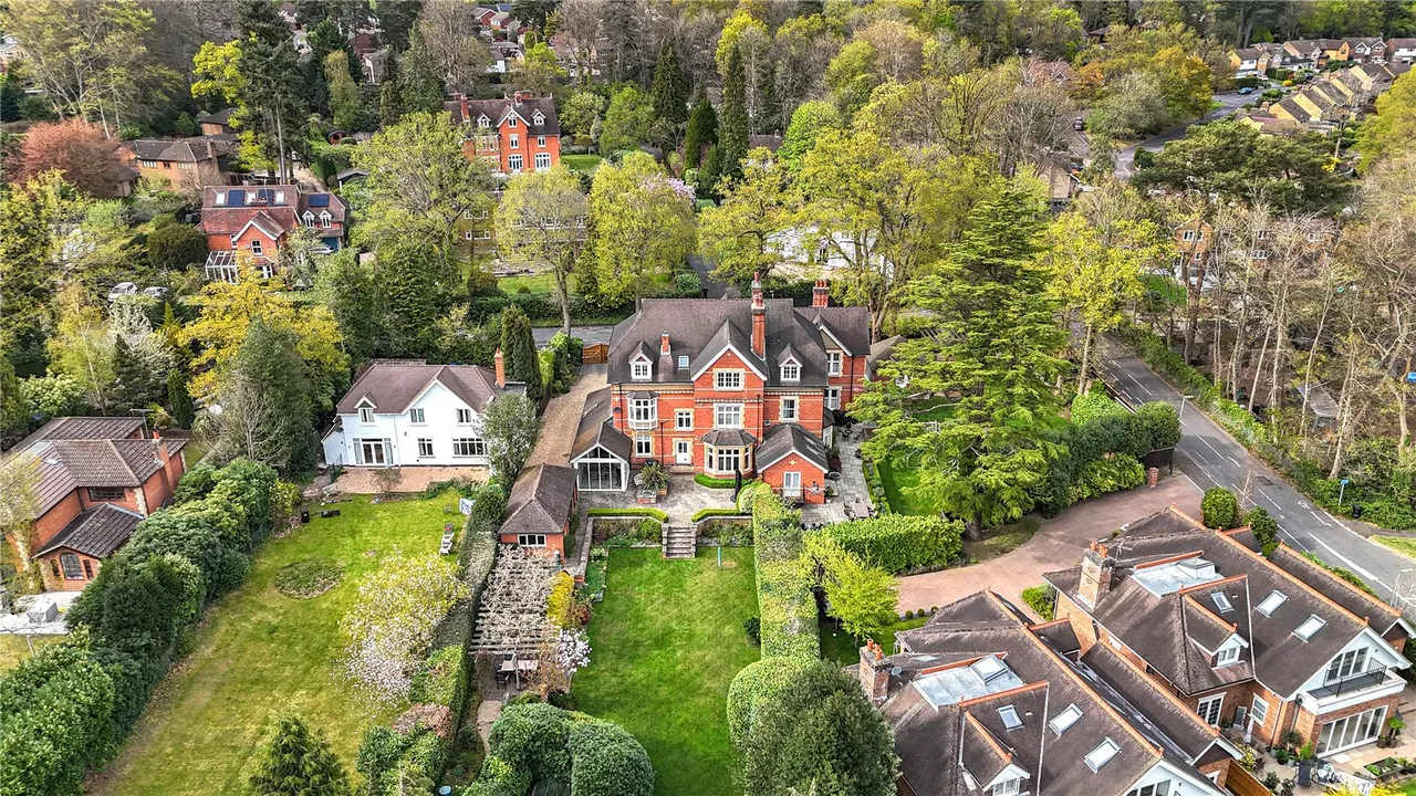 Crawley Ridge, Camberley, Surrey, GU15 2AN, photo 12