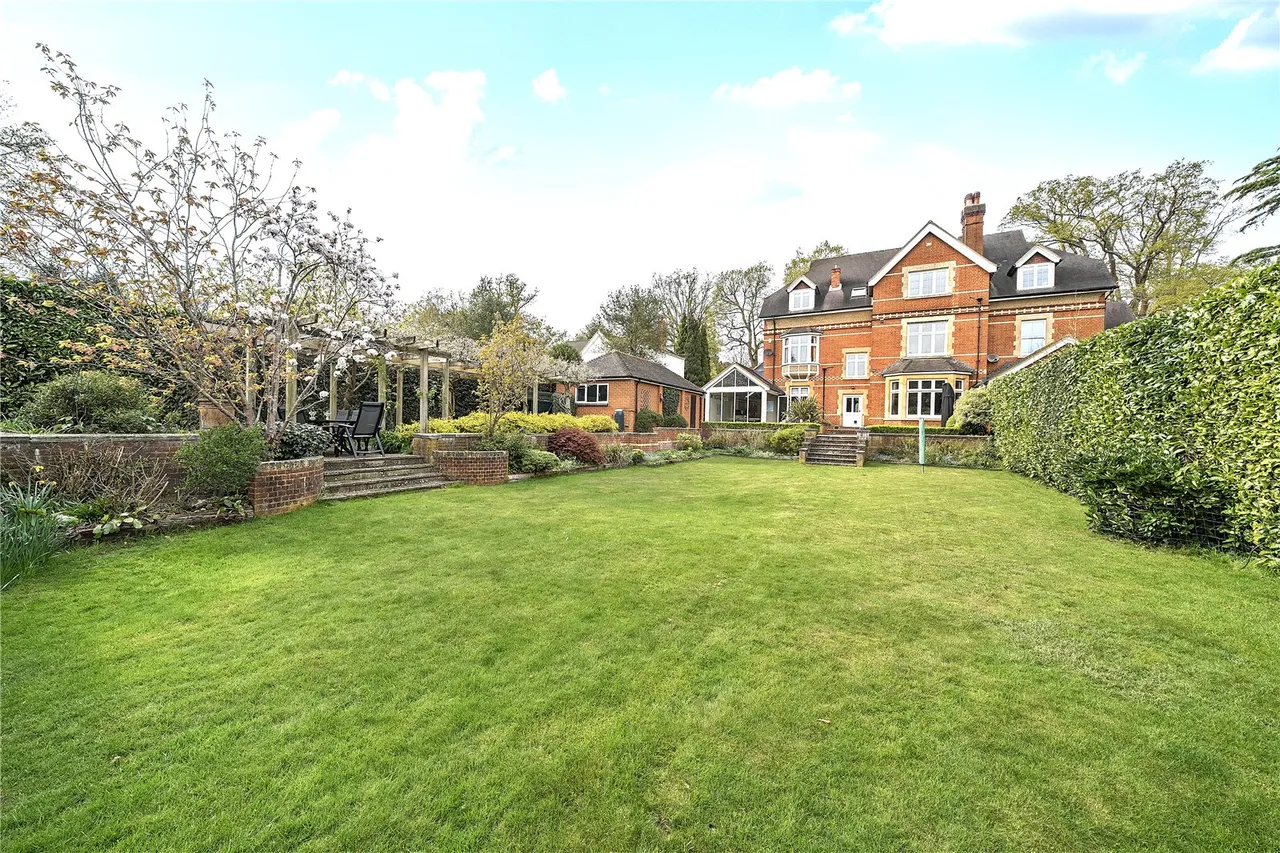 Crawley Ridge, Camberley, Surrey, GU15 2AN, photo 3