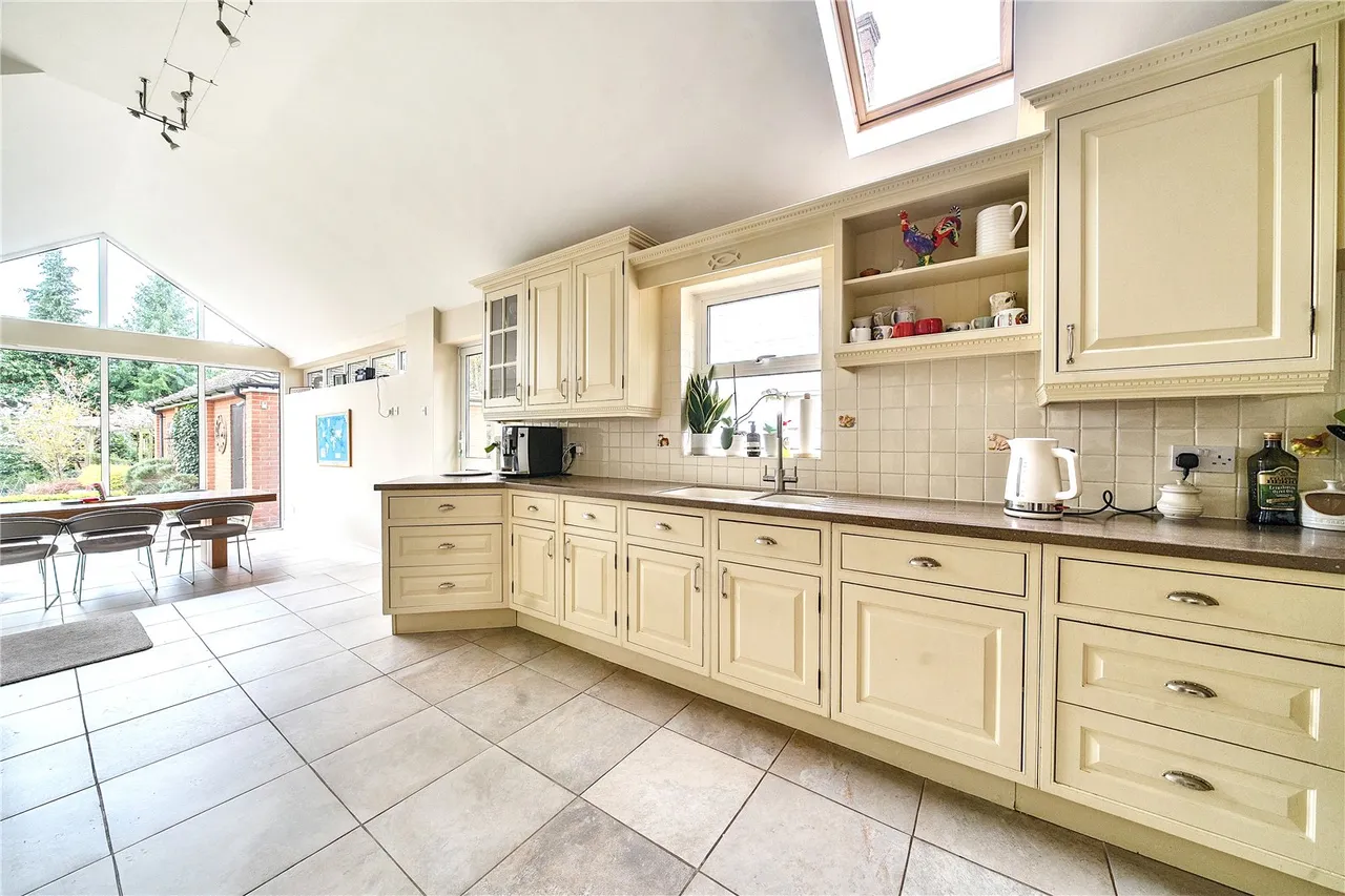 Crawley Ridge, Camberley, Surrey, GU15 2AN, photo 7