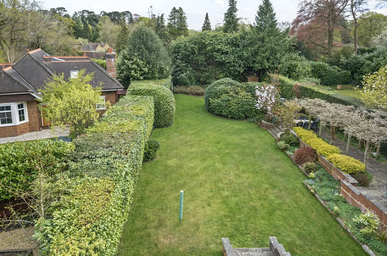 Crawley Ridge, Camberley, Surrey, GU15 2AN, photo 18