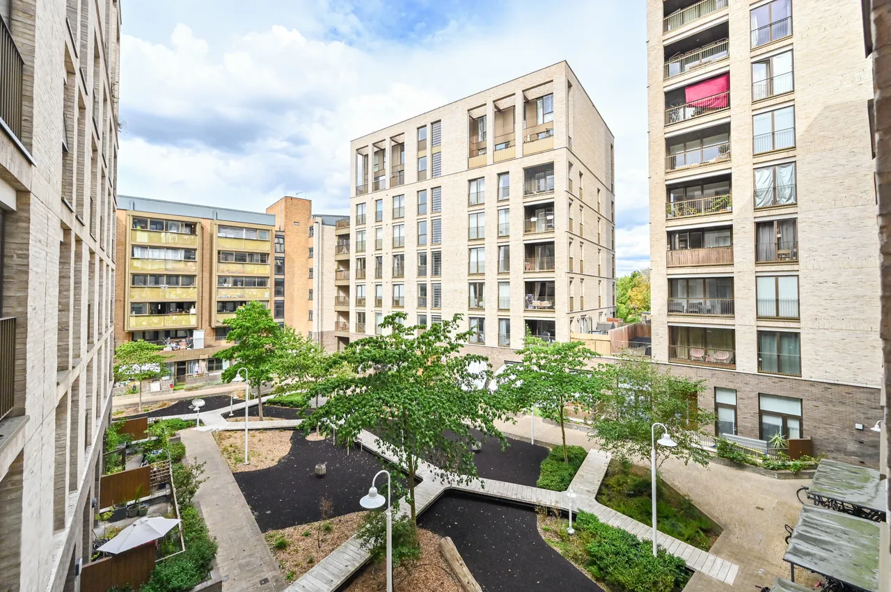 2 bed flat for sale, London, N4