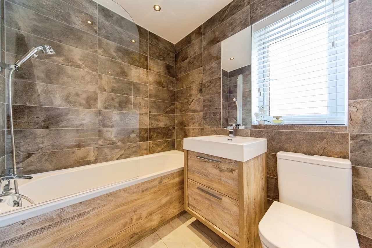 Robinson Road, Ellesmere Port, CH65, photo 18