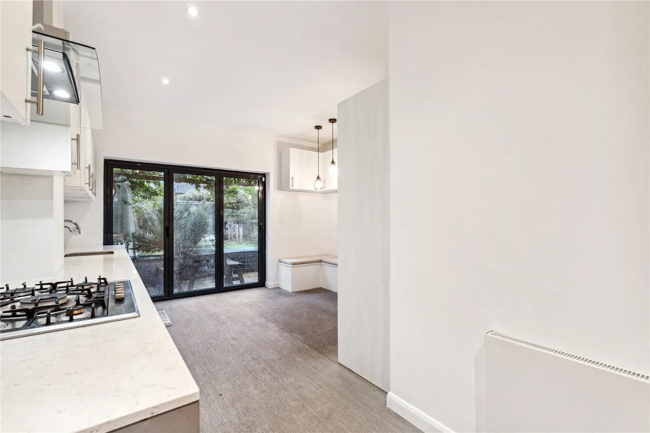 Old Oak Road, London, W3, photo 13