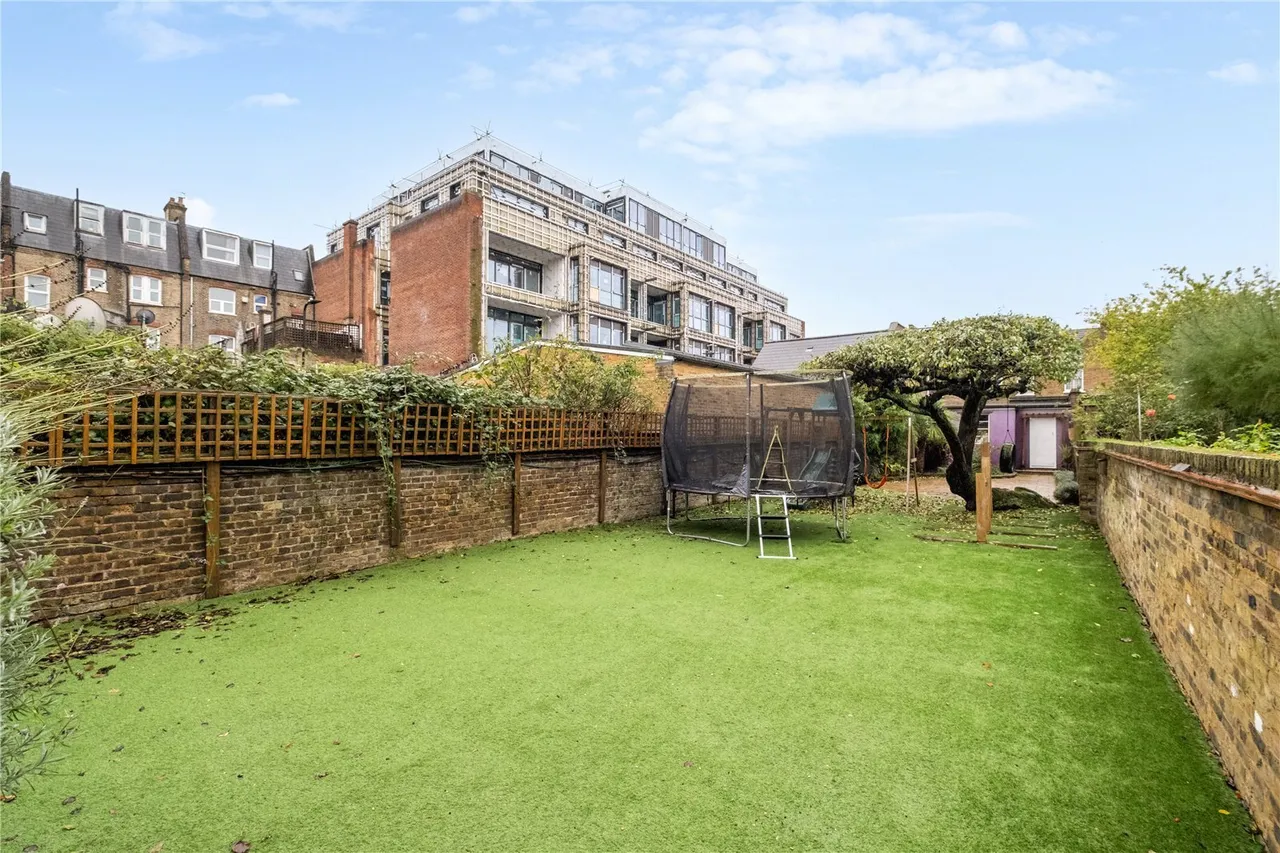 Old Oak Road, London, W3, photo 18