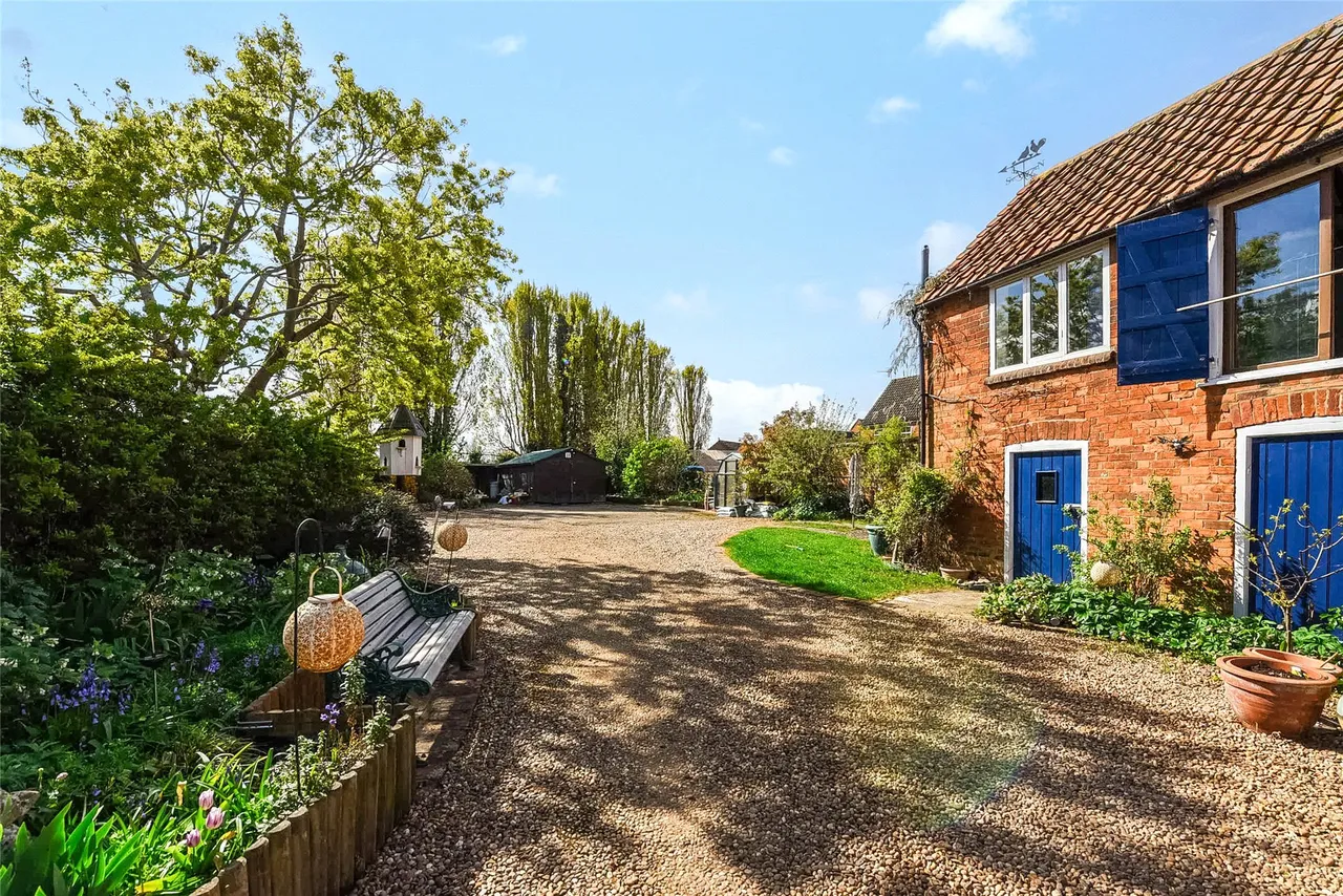 High Street, Harrold, MK43, photo 27