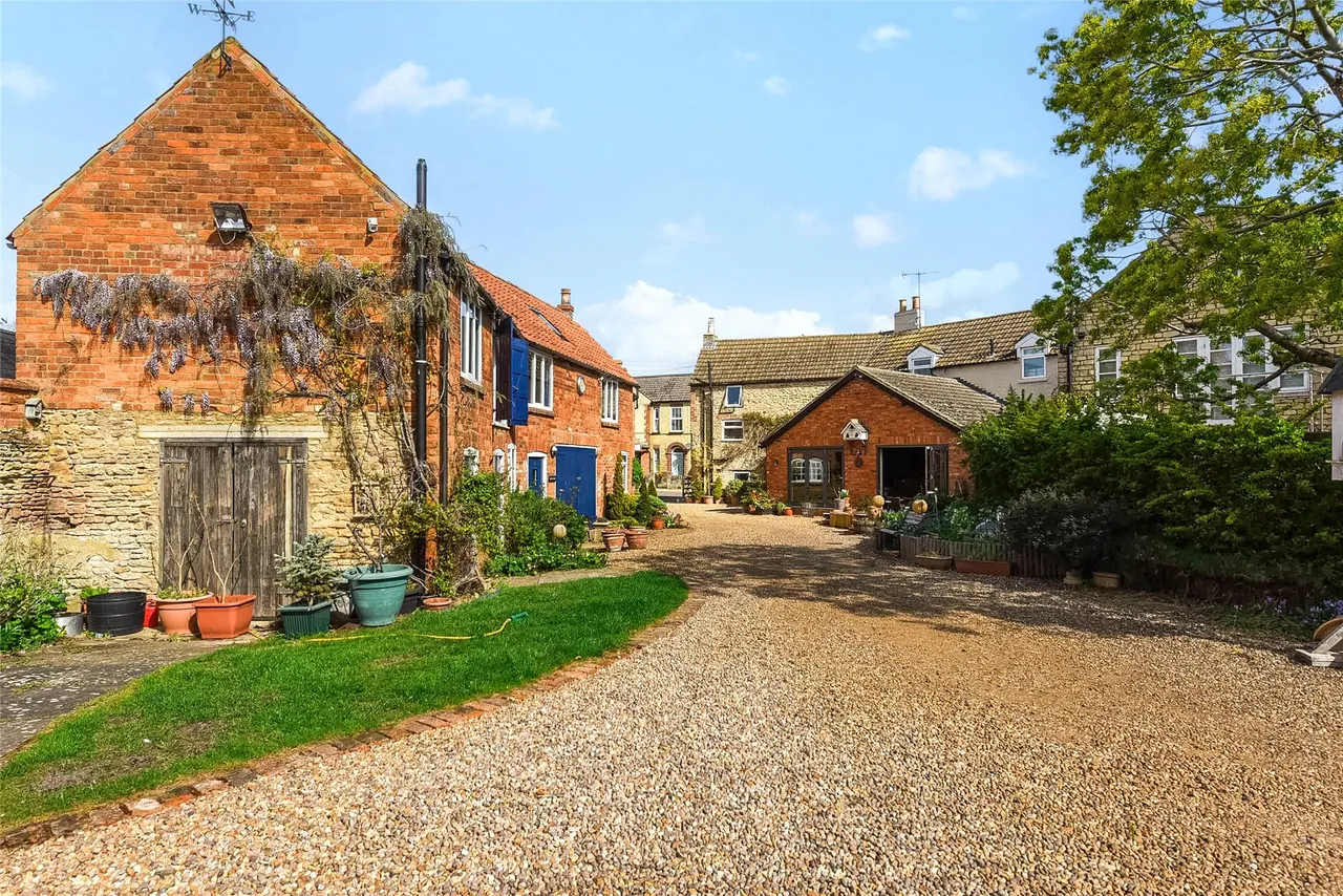High Street, Harrold, MK43, photo 2