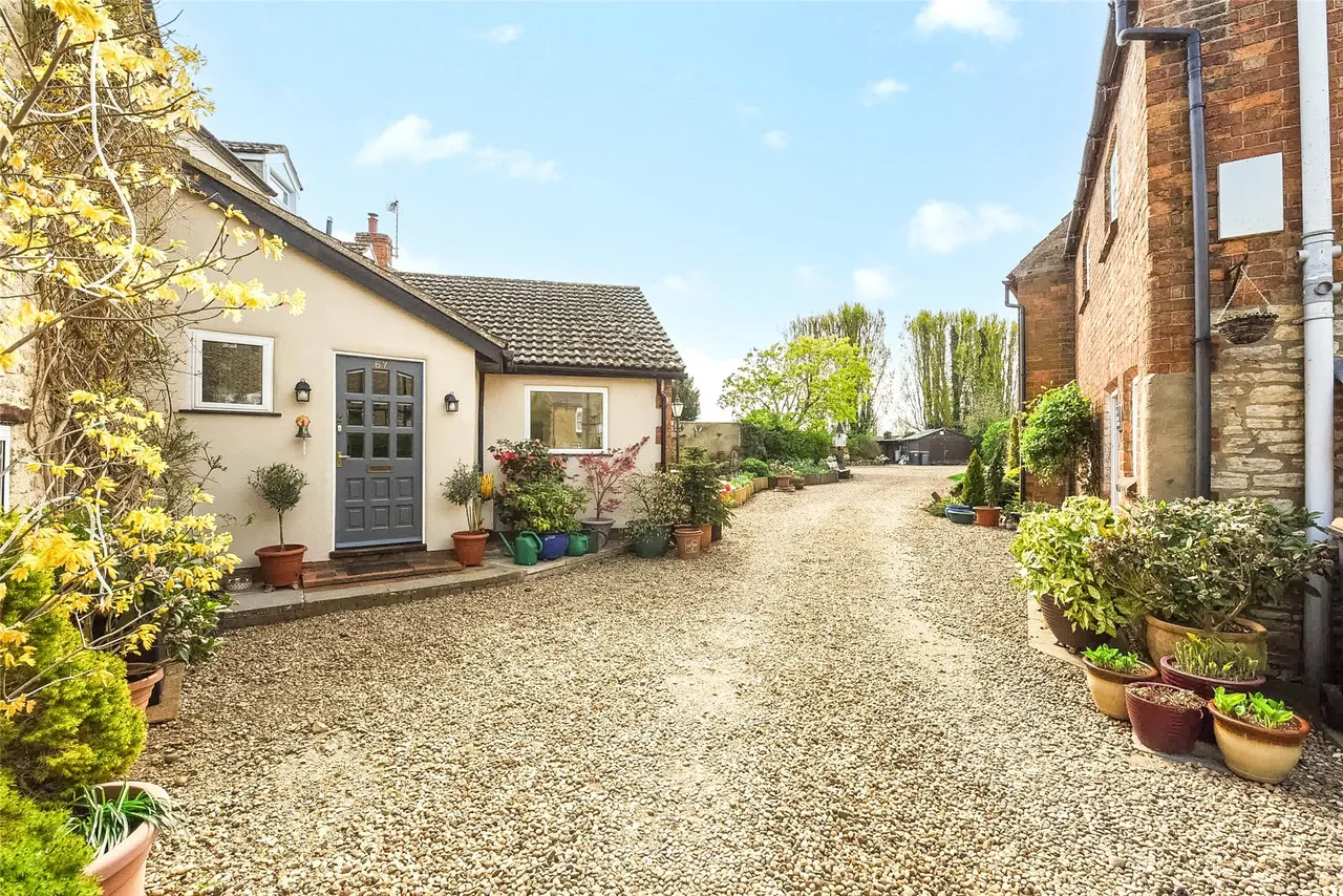 High Street, Harrold, MK43, photo 28