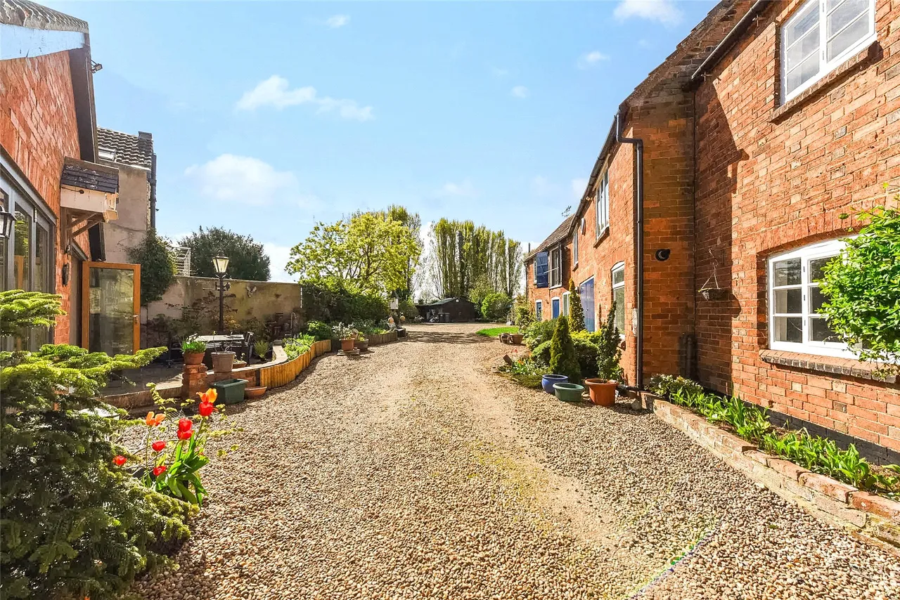 High Street, Harrold, MK43, photo 25