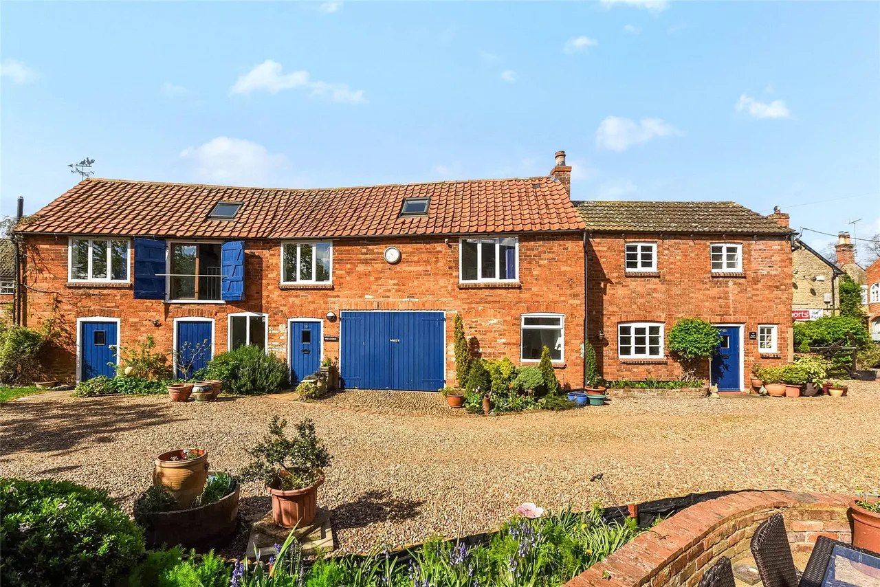 5 bed flat for sale, High Street, Harrold, MK43
