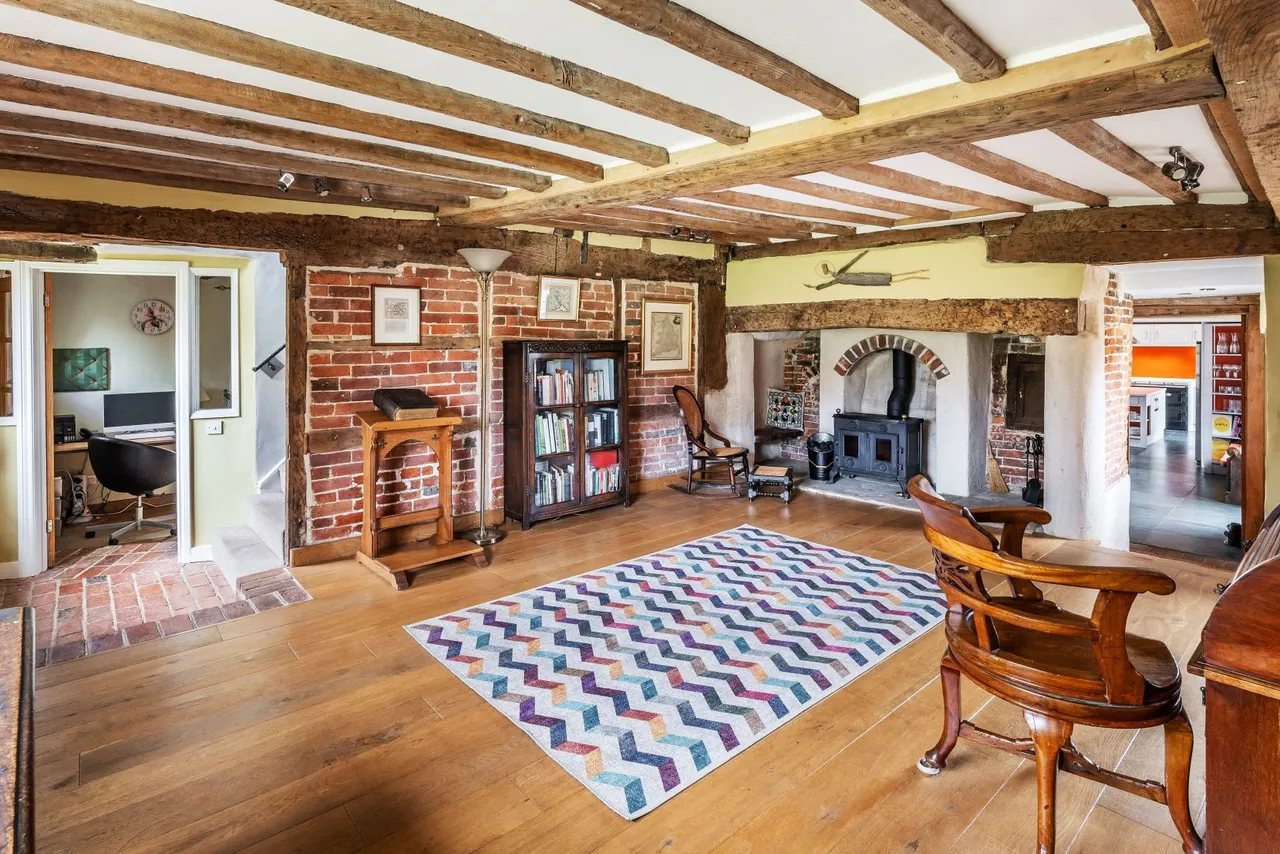Hall Place, Cranleigh, Surrey, GU6 8LD, photo 5