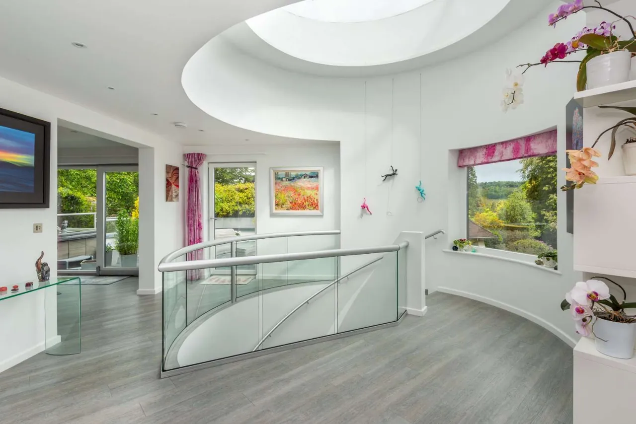 Broomfield Park, Westcott, RH4, photo 6