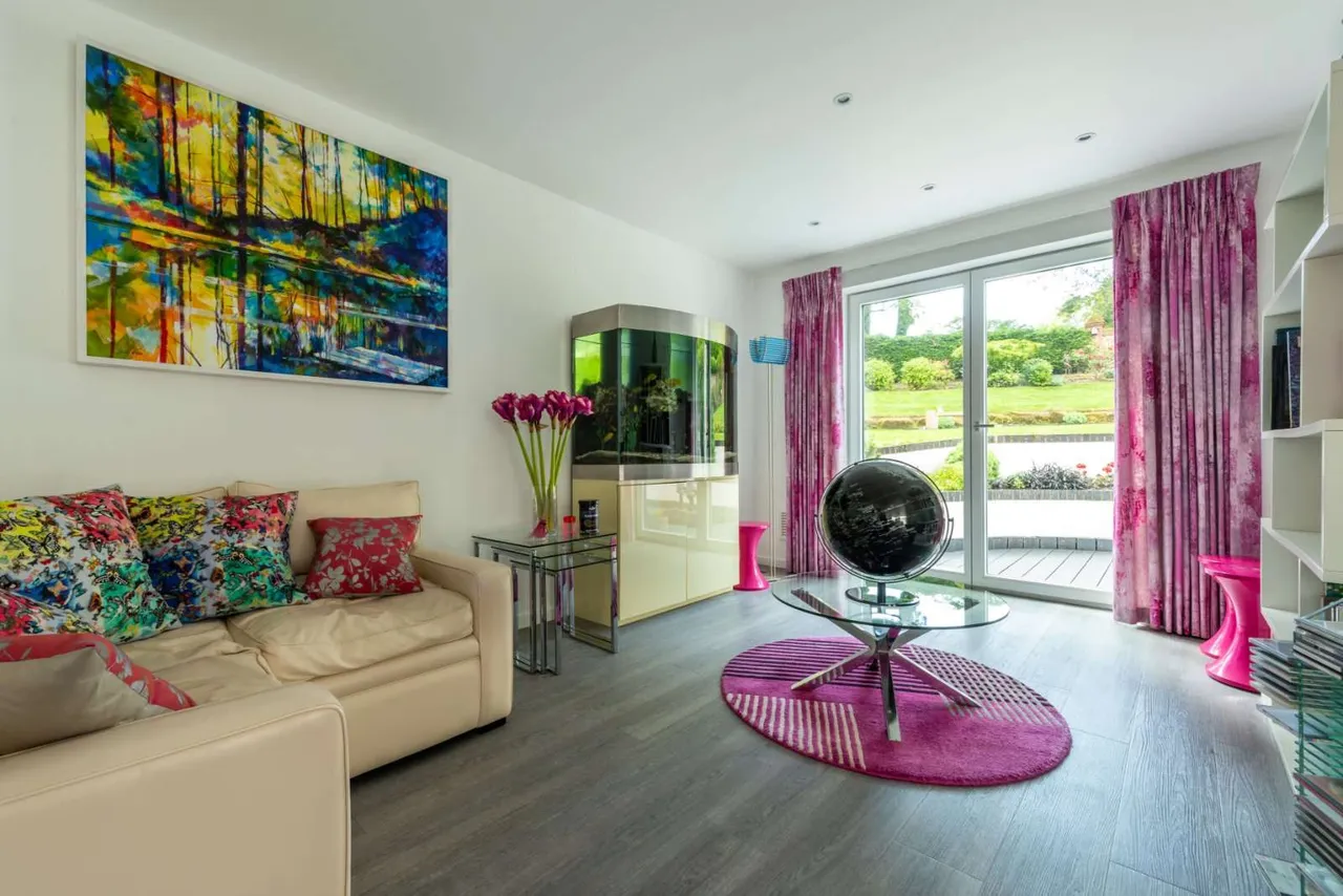 Broomfield Park, Westcott, RH4, photo 8