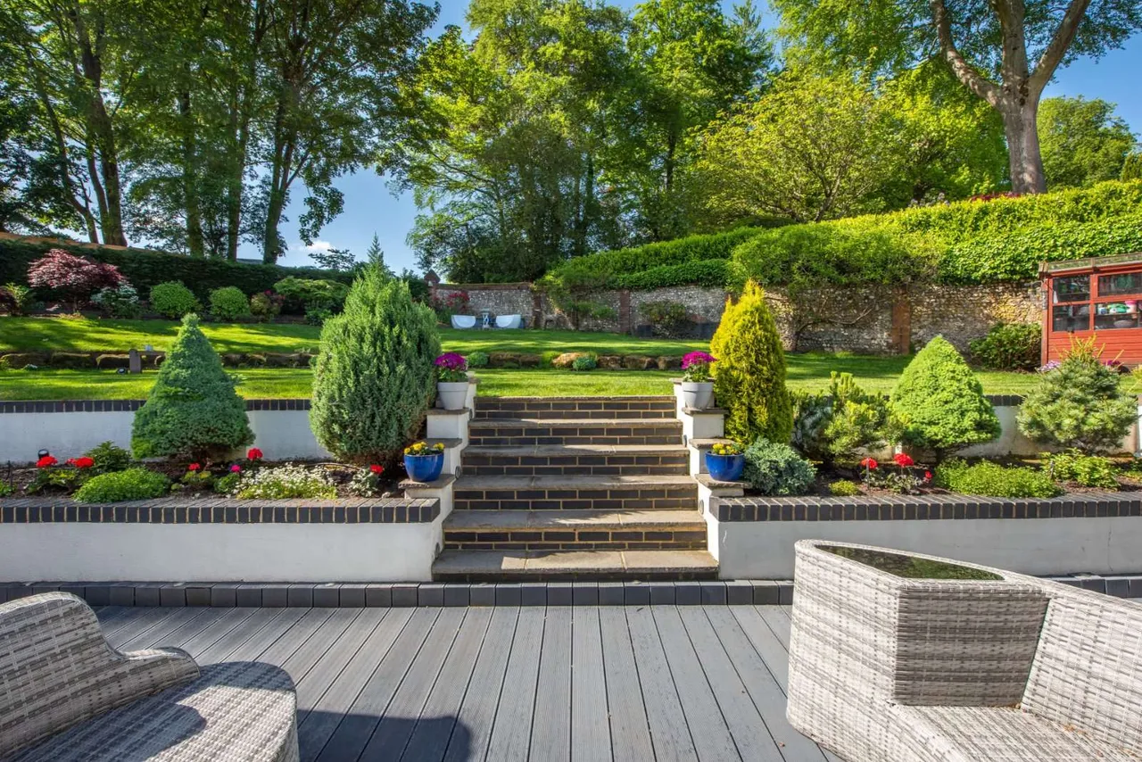 Broomfield Park, Westcott, RH4, photo 17