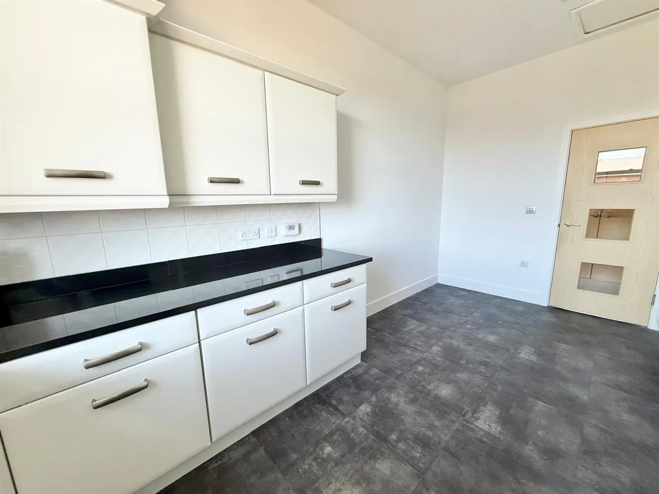Pavilion Way, Macclesfield, SK10, photo 7