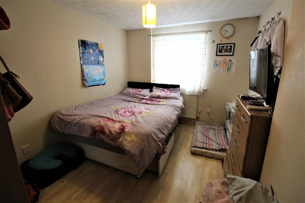Wingrove Drive, Purfleet, Essex, RM19 1NB, photo 2