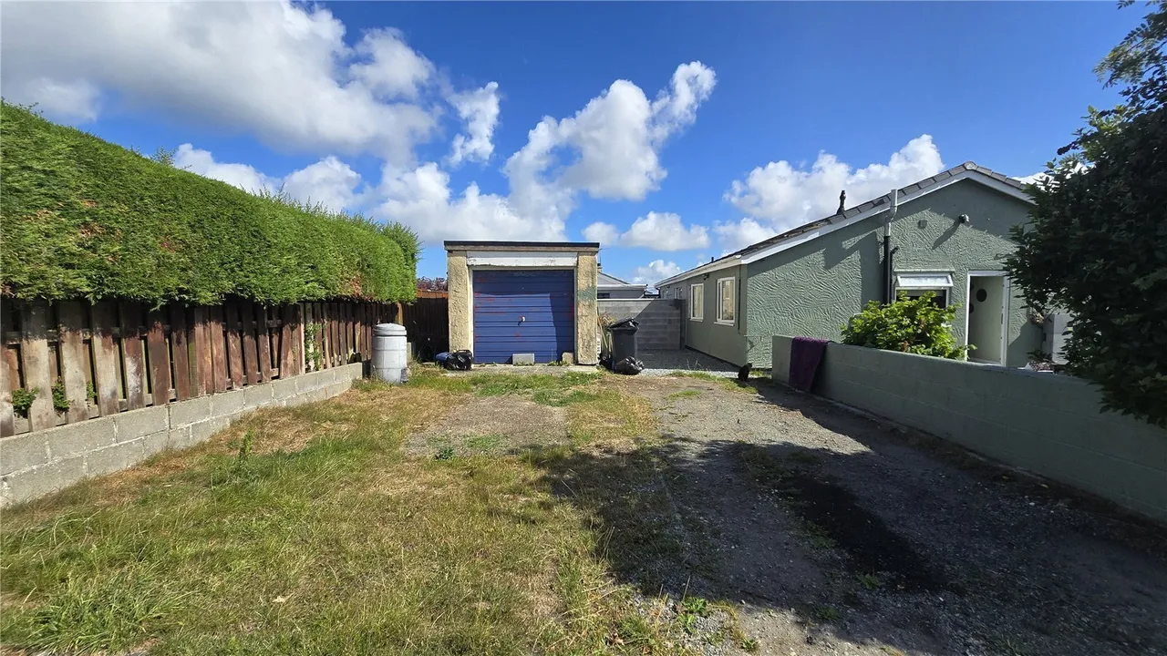 Ffordd Llewelyn, Valley, LL65, photo 9