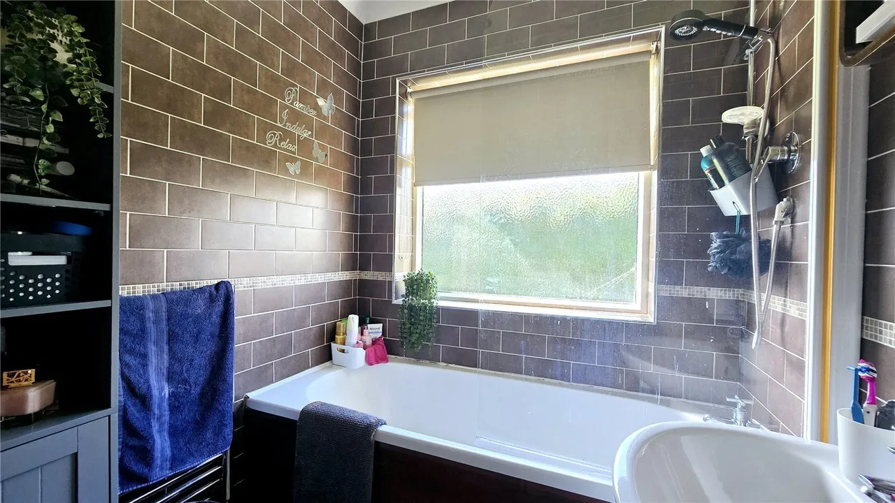 Ffordd Llewelyn, Valley, LL65, photo 8