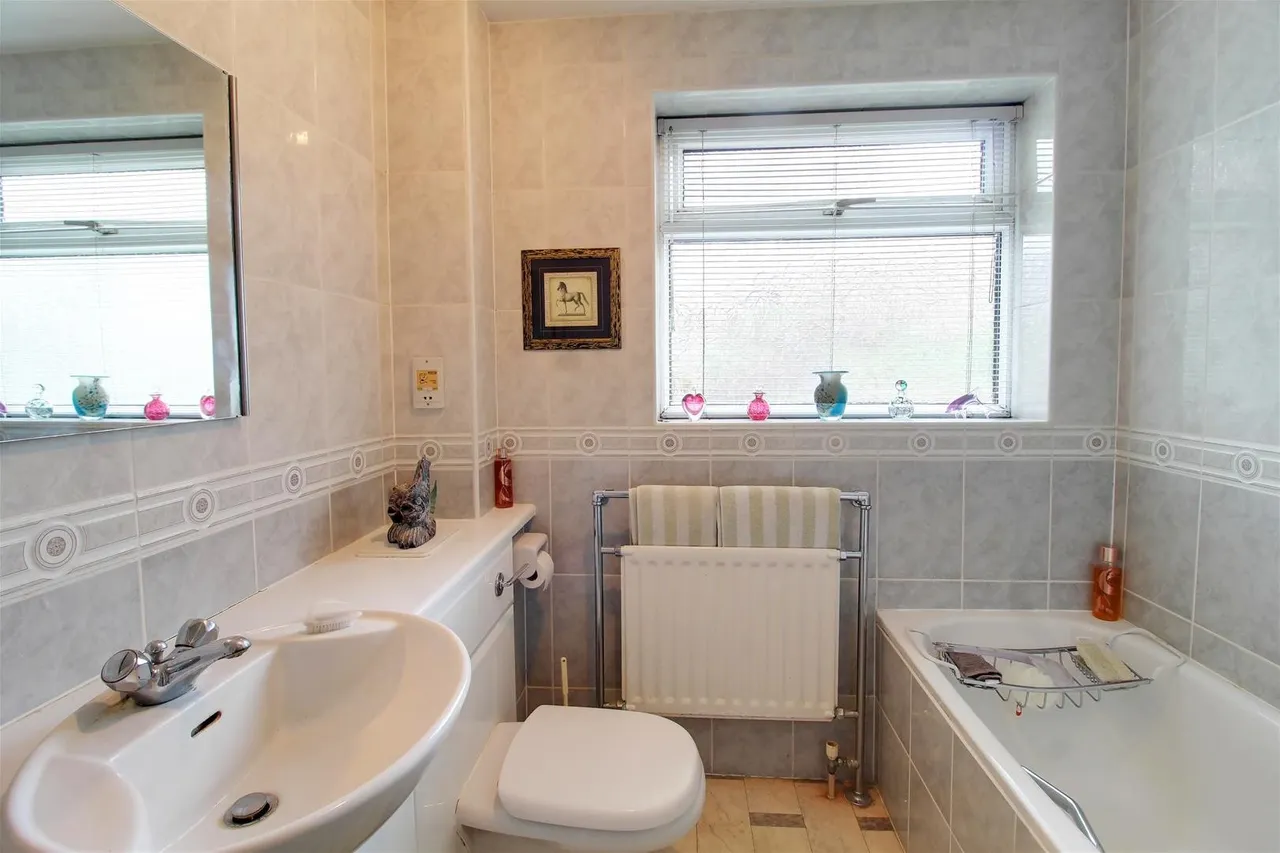 Westwood Close, Potters Bar EN6 1LH, photo 12