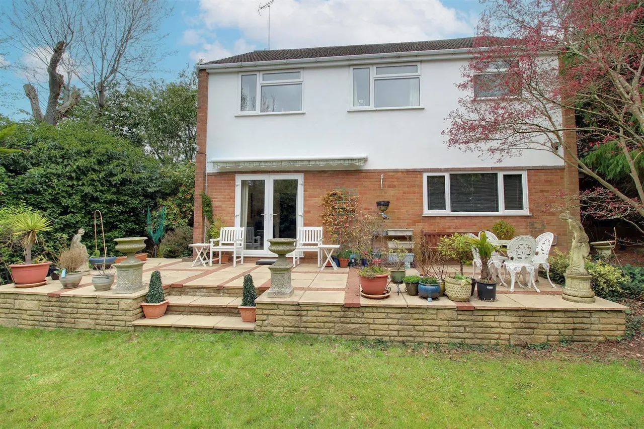 Westwood Close, Potters Bar EN6 1LH, photo 17