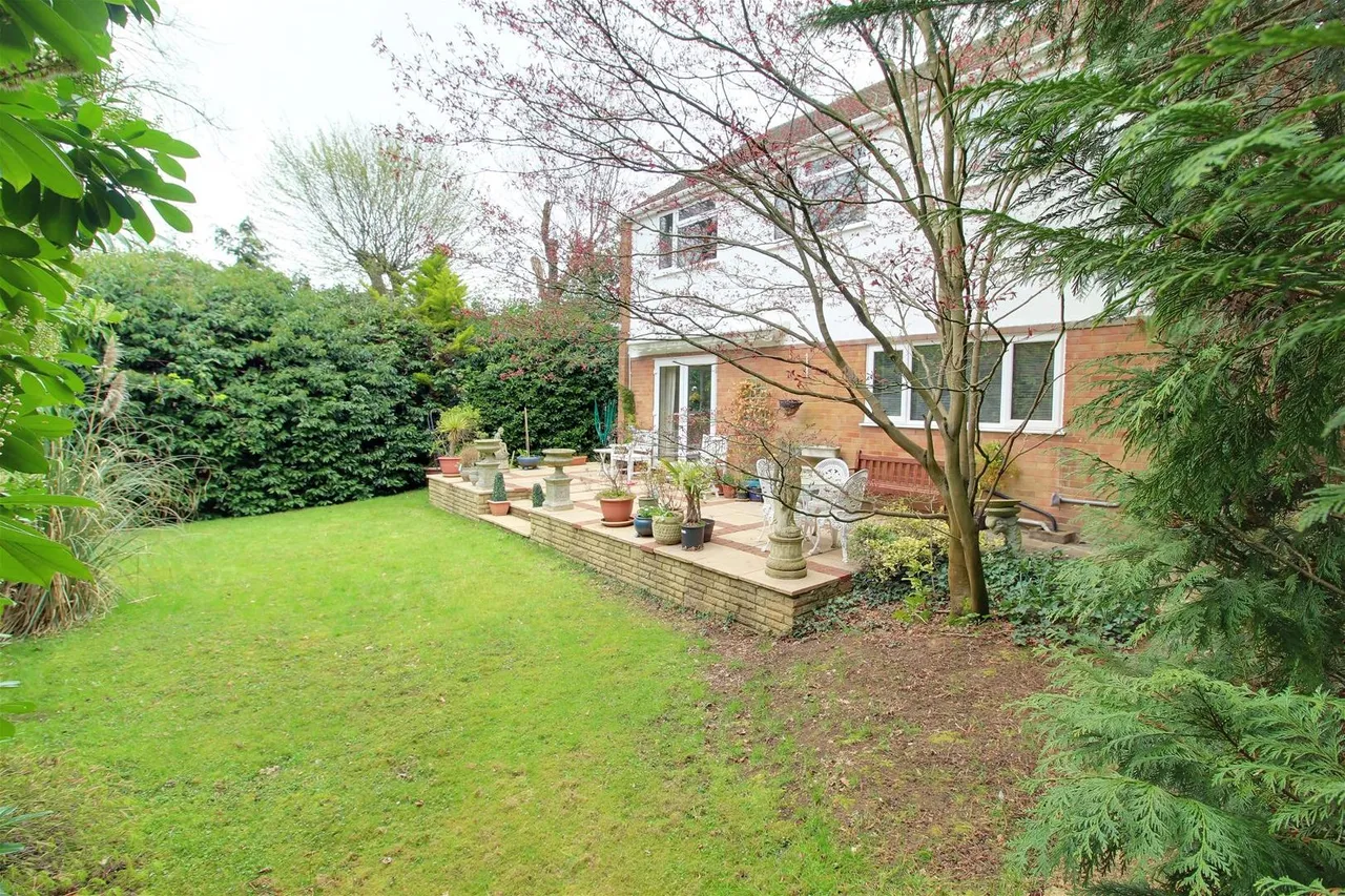 Westwood Close, Potters Bar EN6 1LH, photo 16