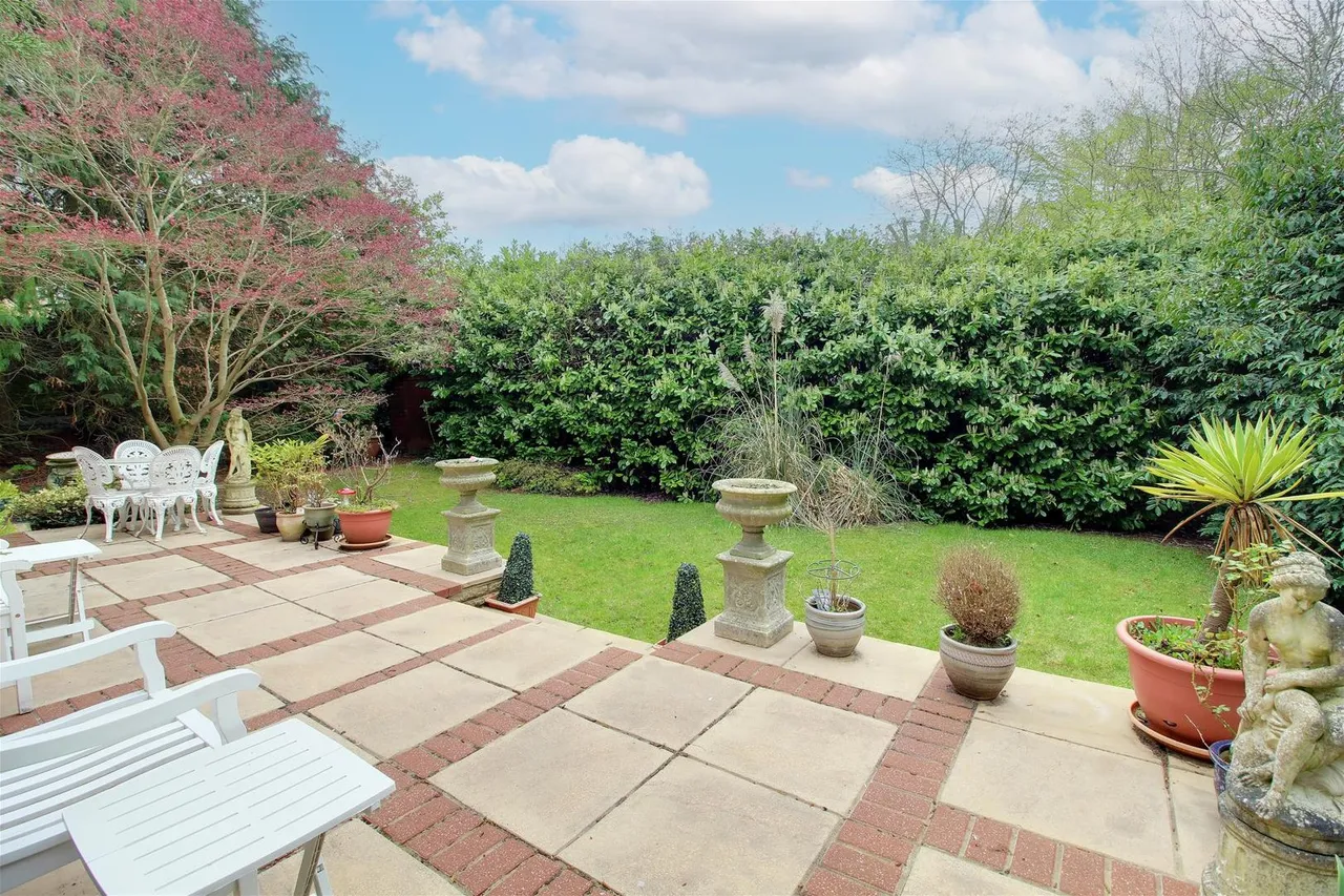 Westwood Close, Potters Bar EN6 1LH, photo 9