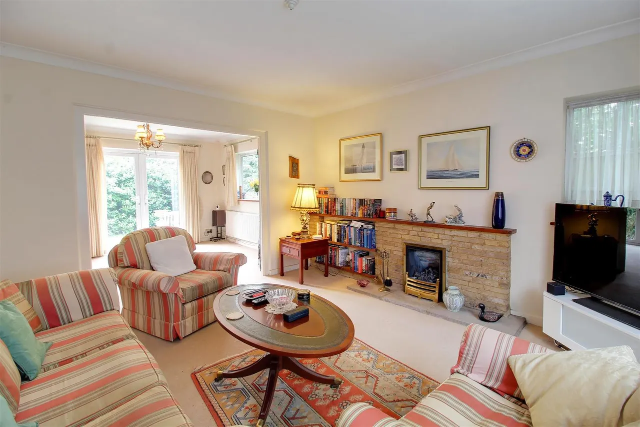Westwood Close, Potters Bar EN6 1LH, photo 2