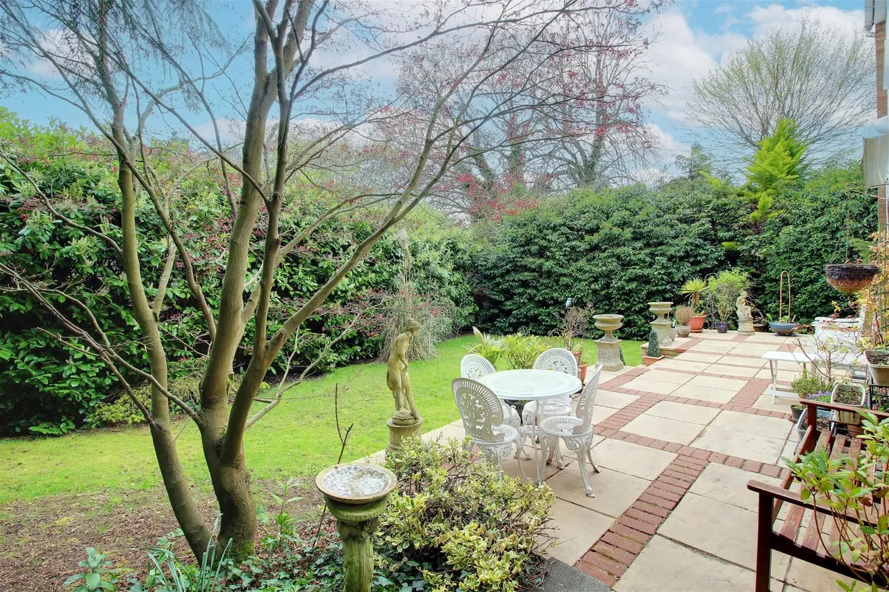 Westwood Close, Potters Bar EN6 1LH, photo 15