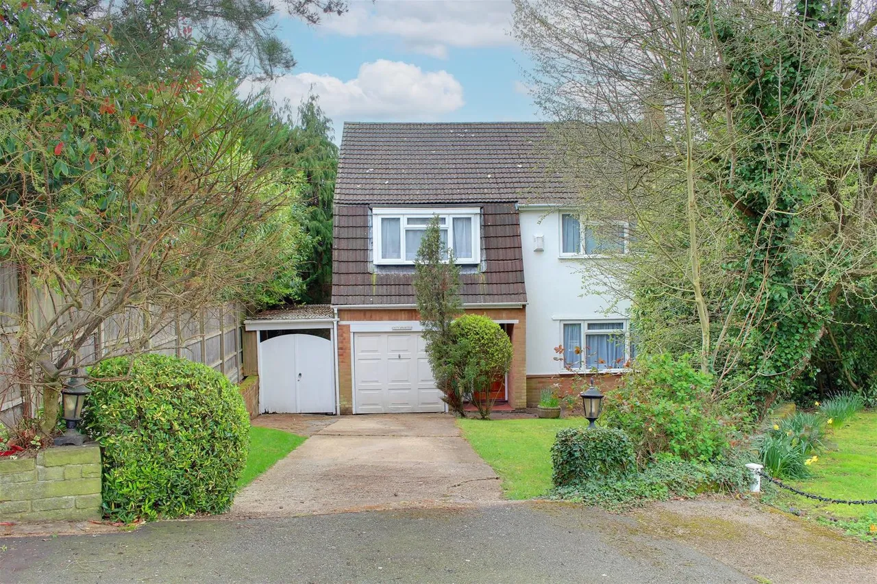 4 bed house for sale — Westwood Close, Potters Bar EN6 1LH