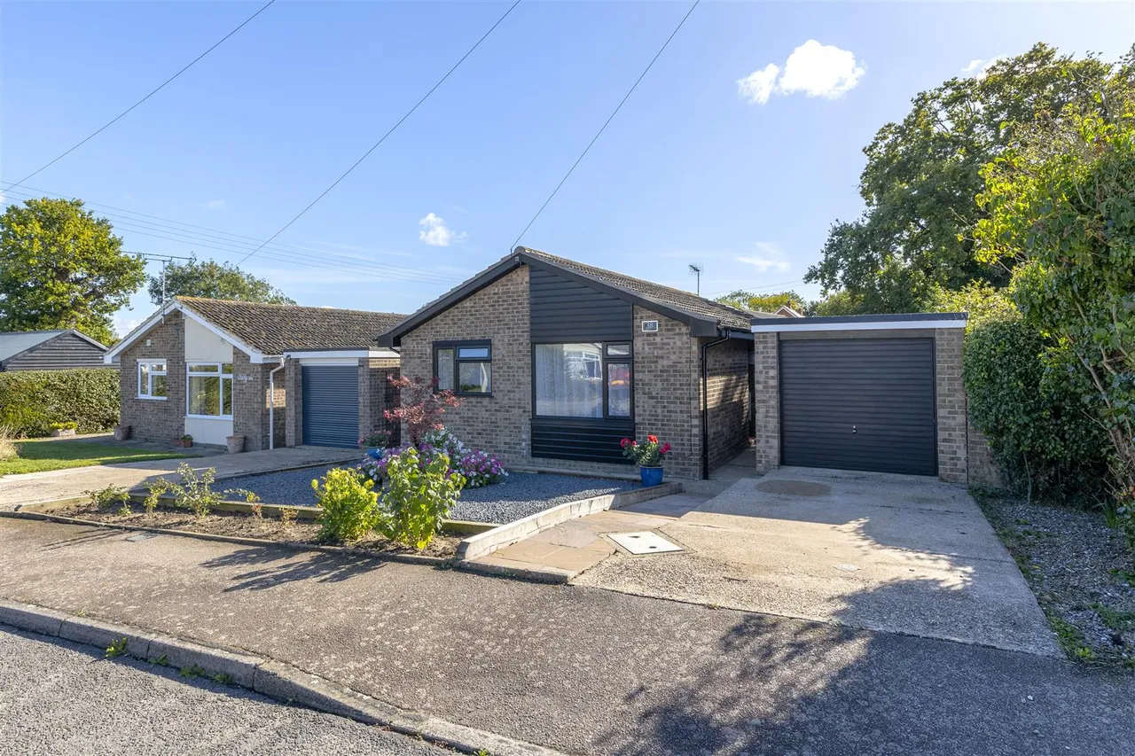 3 bed house for sale, Barons Close, Halesworth, IP19