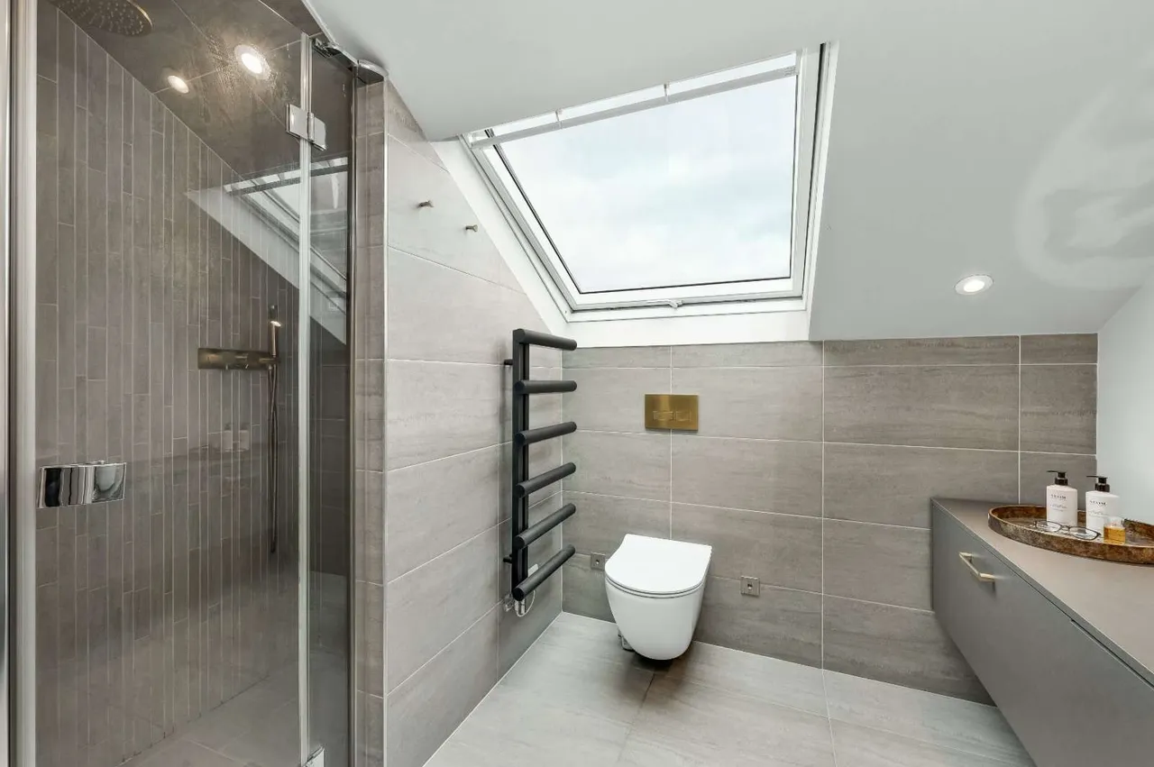 Albany Road, Hersham, KT12, photo 14