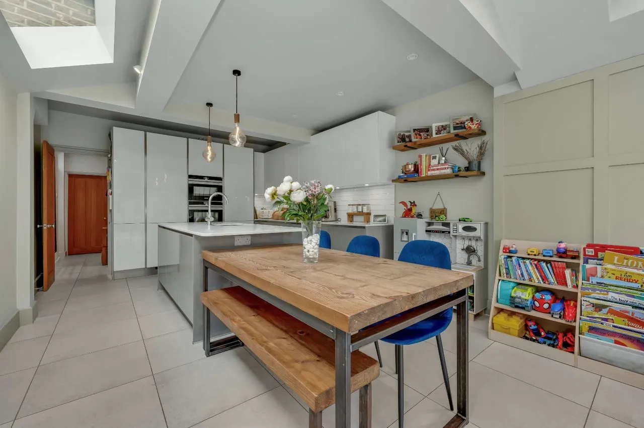 Albany Road, Hersham, KT12, photo 6